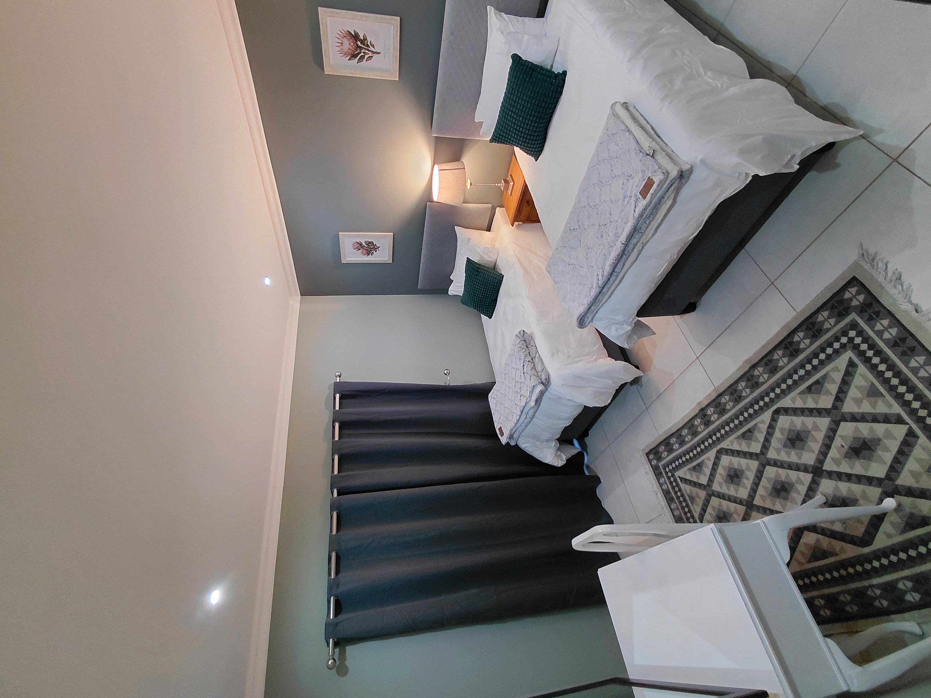 Garden Bedroom with queen bed and en-suite bathroom